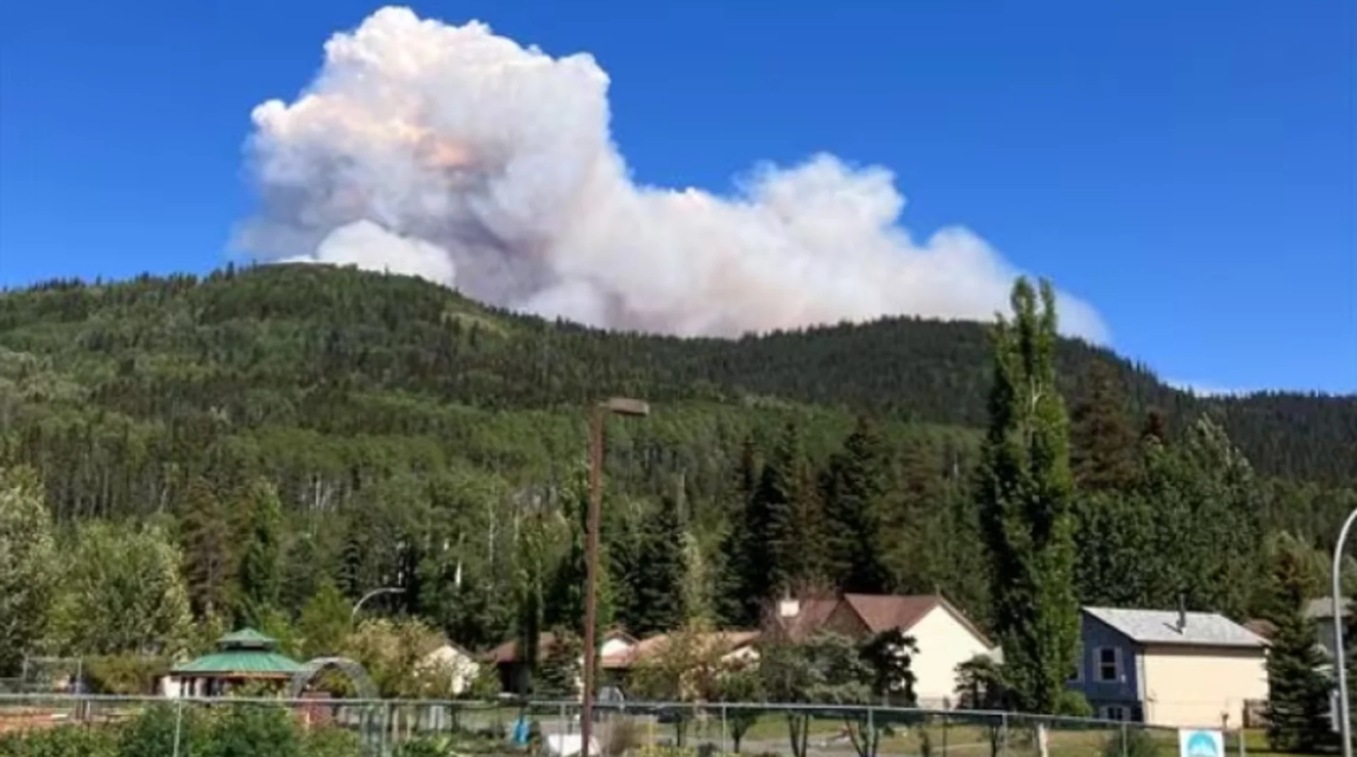 Officials order 14 more properties to evacuate from fire north of Fort St. John