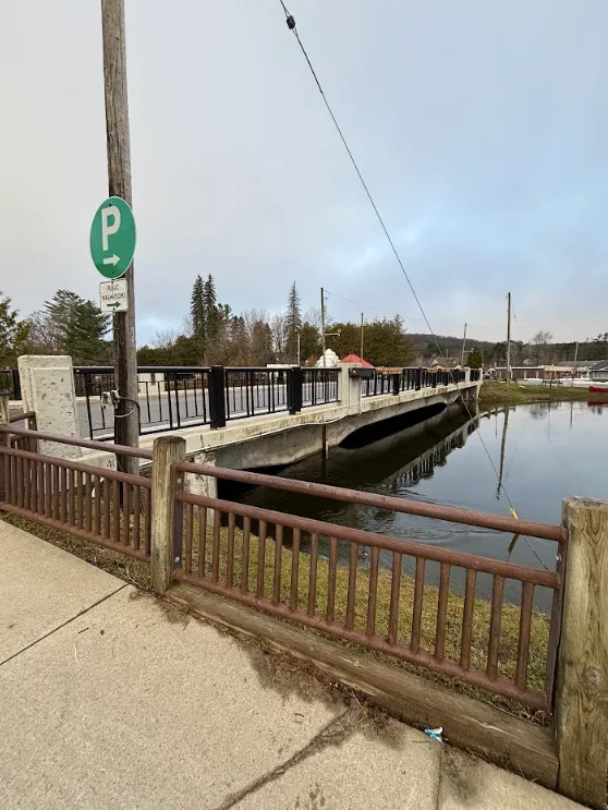 River waters reaching dangerously close to the bridge that connects half of Minden to the other half. (Victoria Fenn Alvarado/TWN)
