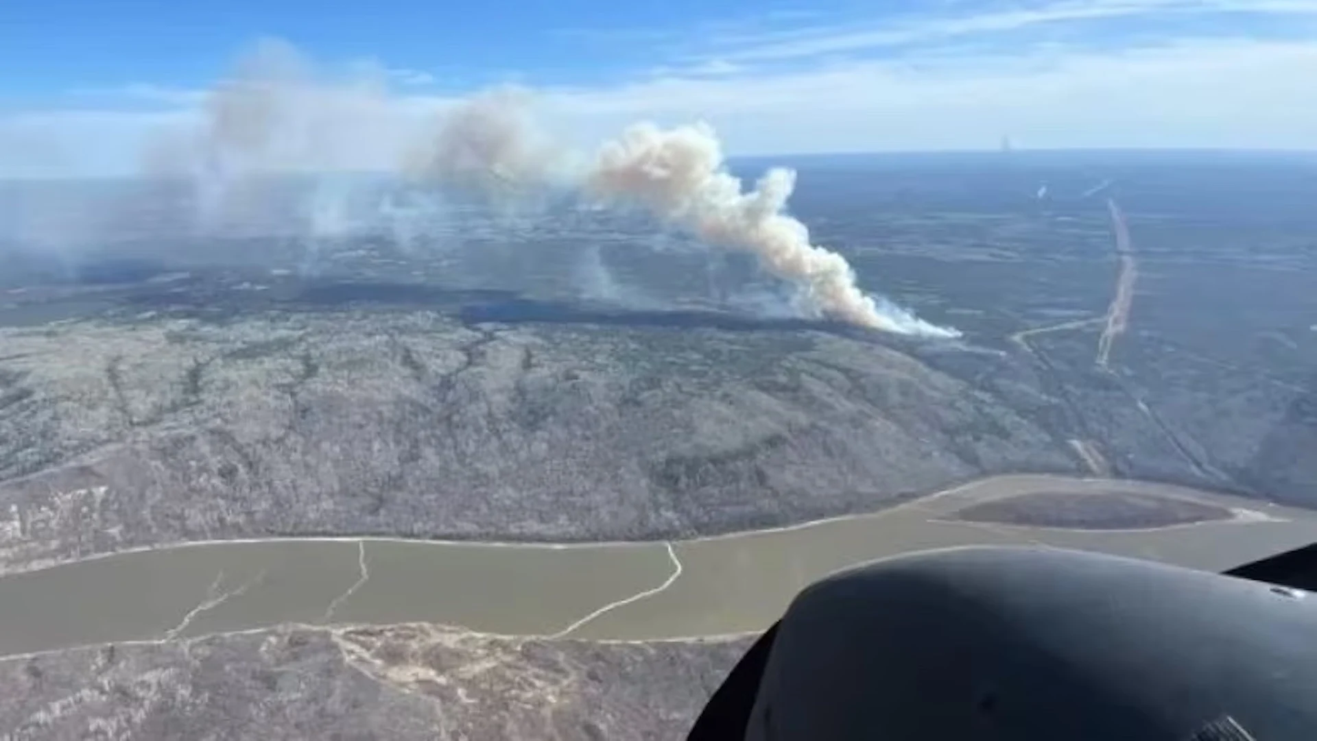 Fort McMurray wildfire threat prompts evacuation alert