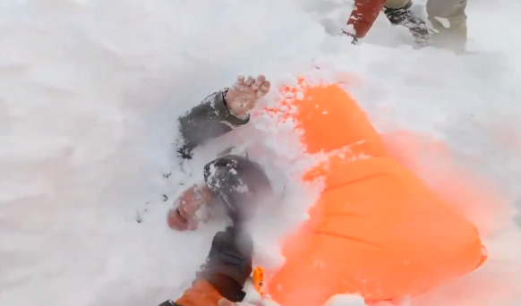 Good Samaritans save snowboarders buried alive in avalanche