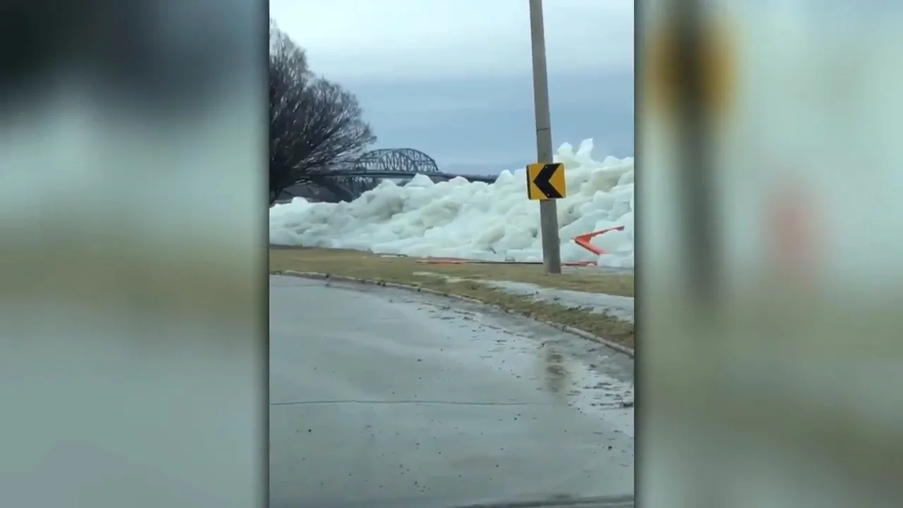MUST SEE: Ice climbs ashore from Lake Erie in vicious winds