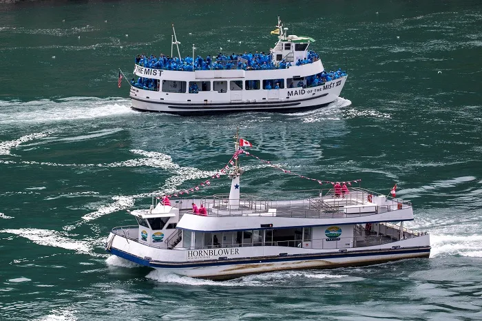 Niagara falls boats - Reuters