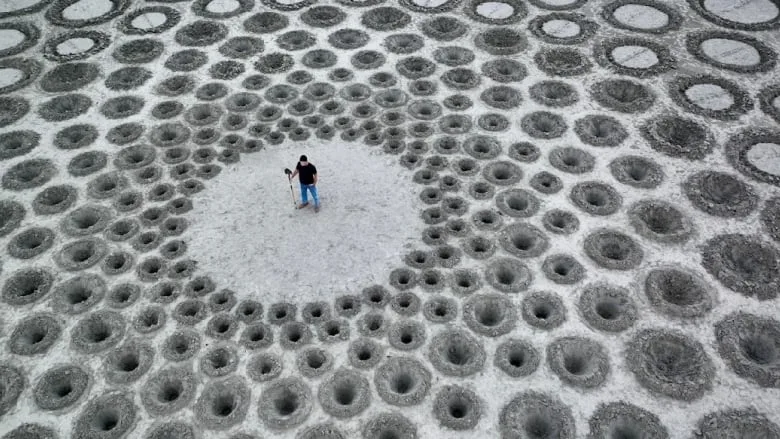 Tide threatens renowned sand artist's massive installation in B.C.