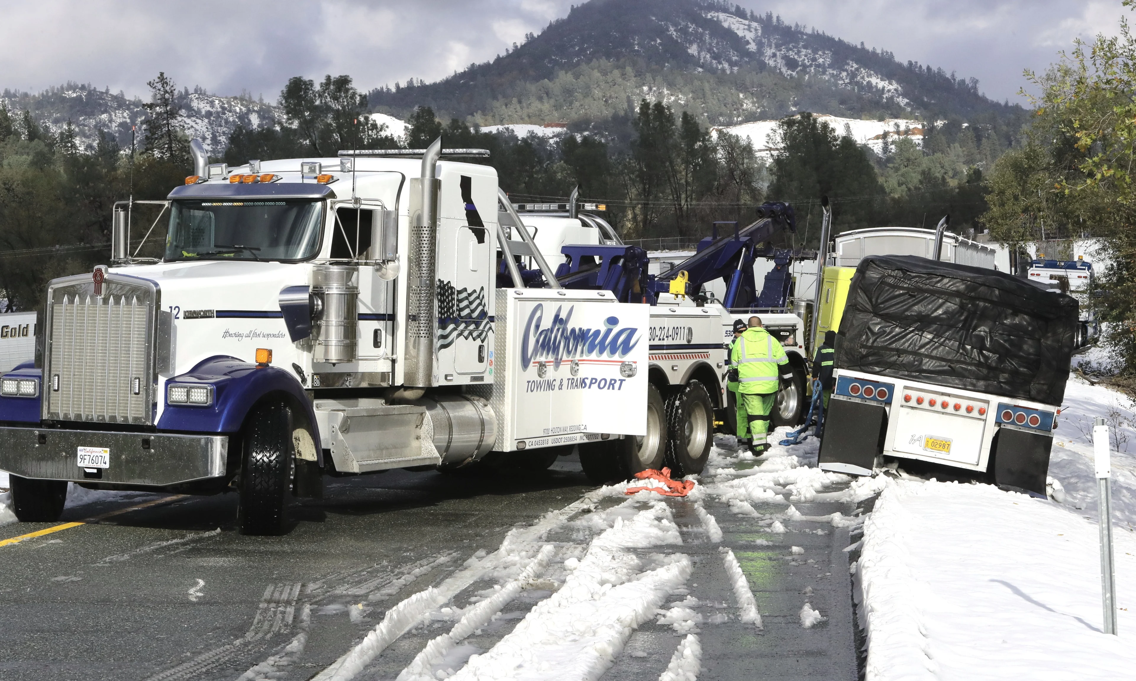 2019-11-28T002053Z 147053254 MT1USATODAY13719486 RTRMADP 3 TWO-TOW-TRUCKS-WERE-NEEDED-TO-PULL-A-TRUCK-OUT-OF-THE-SNOW