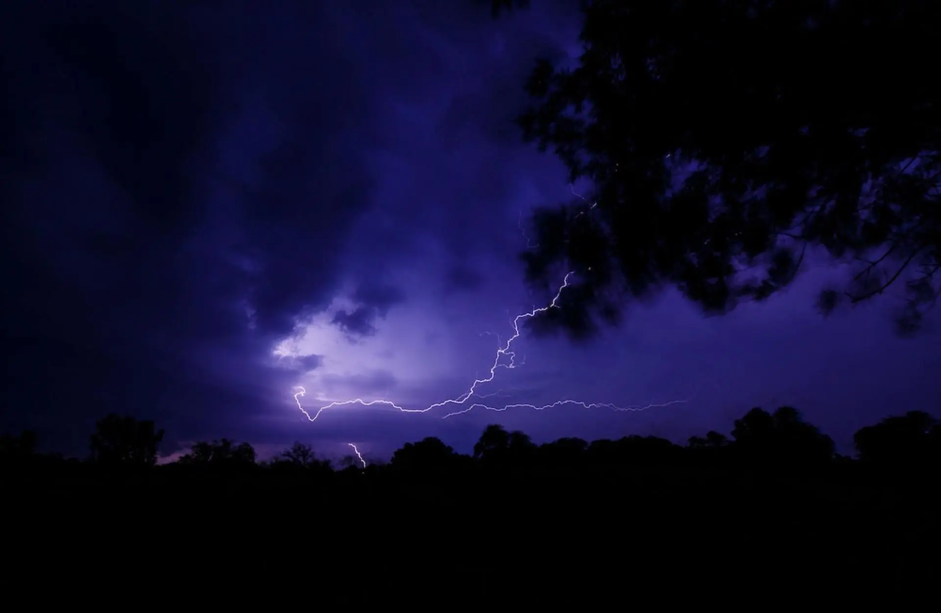 Why nocturnal thunderstorms can be particularly dangerous
