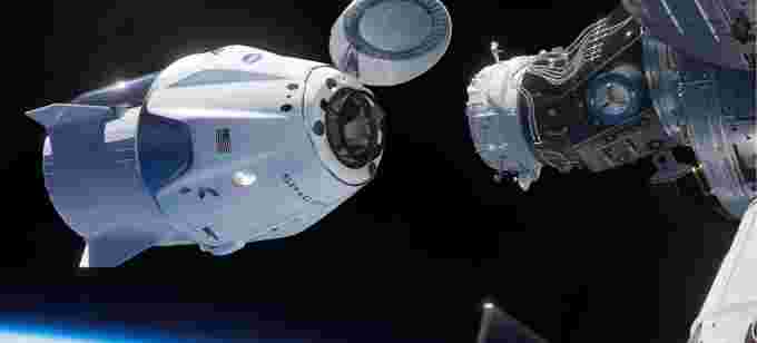 Dragon-Approaching-ISS-SpaceX