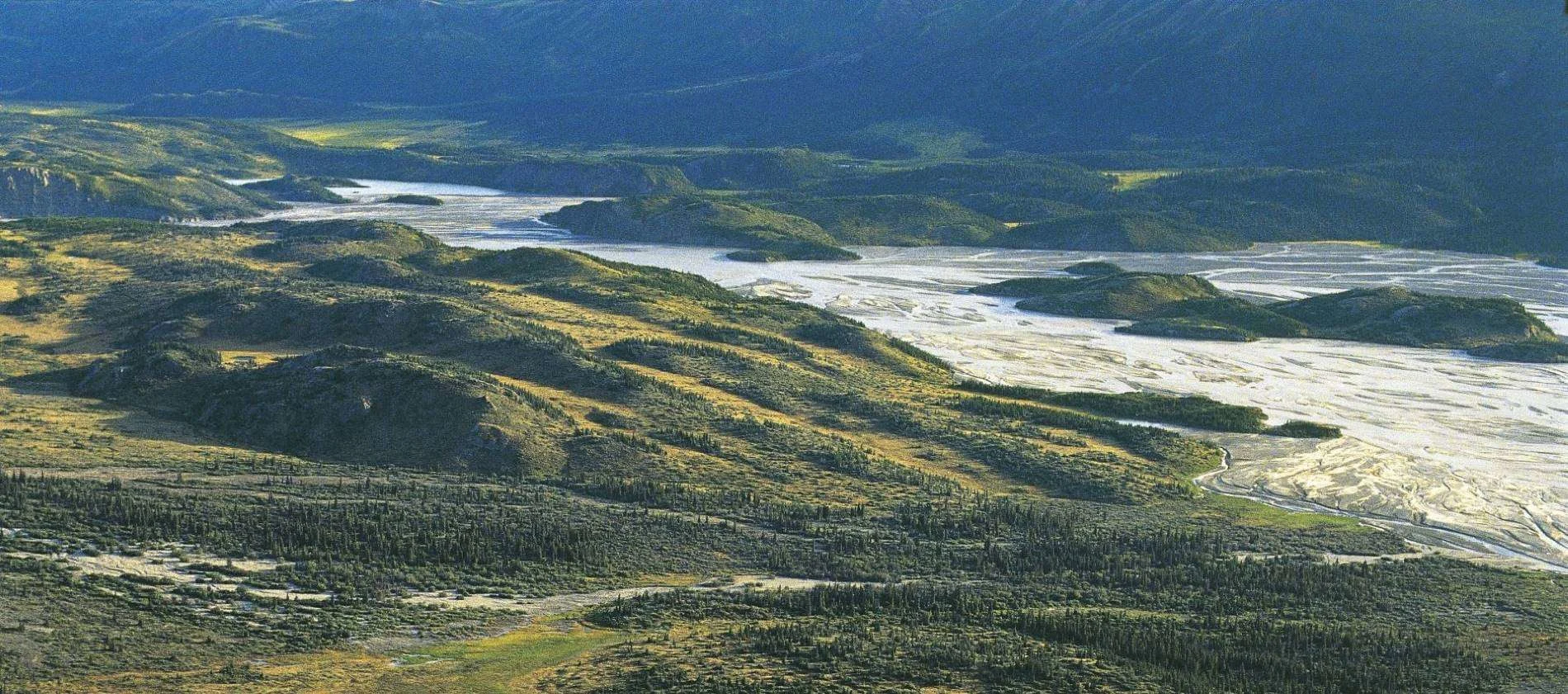 Une rivière au Yukon détournée par les changements climatiques
