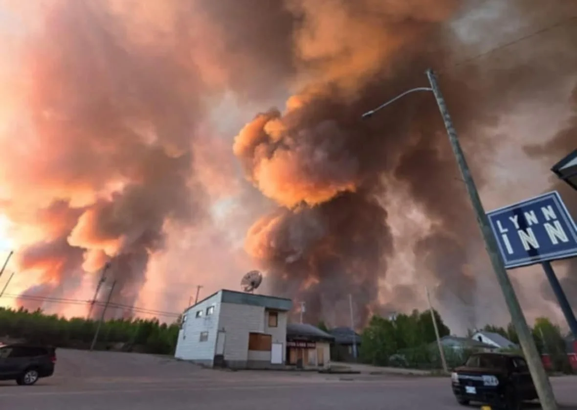 Smoke billows from a wildfire burning in the area of Lynn Lake a few weeks ago. The town will rescind its evacuation order on Friday morning. (Submitted by Marcel Colomb First Nation)
