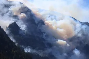 Hopes for calmer B.C. wildfire season hinge on June weather