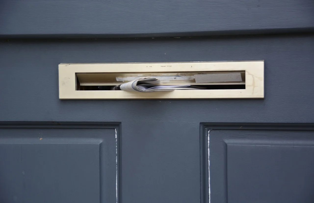 Fente à courrier d'une porte