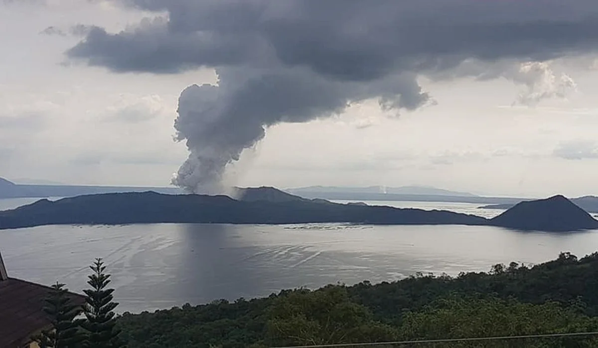 L'état d'alerte décrété aux Philippines après le réveil du volcan Taal