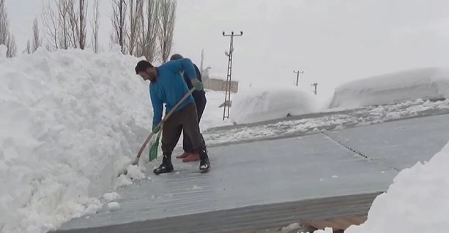 WATCH: Town buried under 6 metres of snow, see it here 