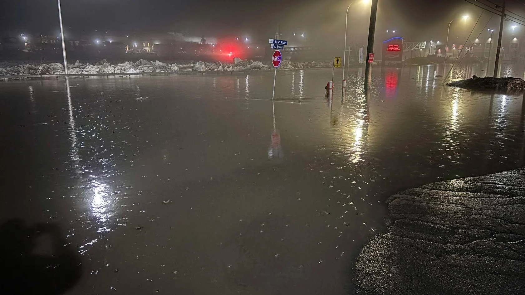 Floodwaters recede in southern Quebec, but risk still remains