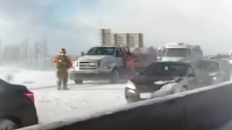 EN IMAGES : le blizzard fait des ravages sur la route