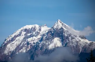B.C. crews hopeful of resuming search for 3 missing climbers