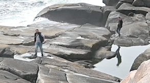 Visitors to Peggy's Cove unfazed by warnings despite recent death