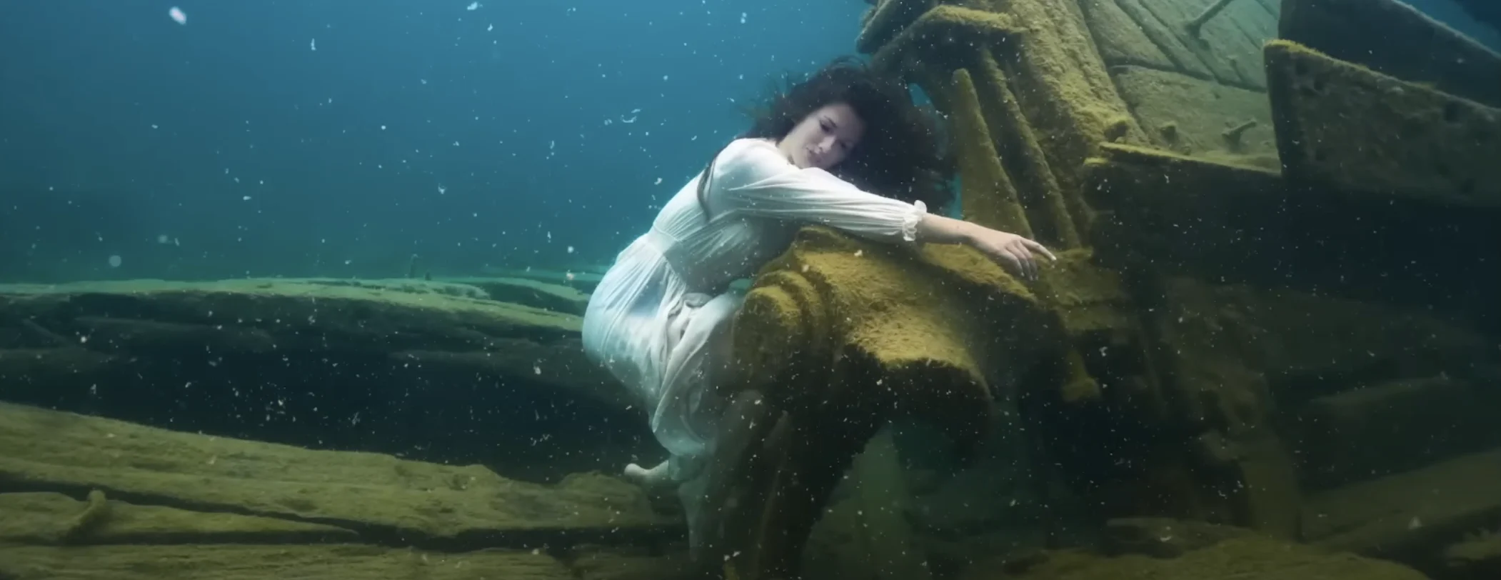 Canadian photographer sets world record for stunning underwater photoshoot