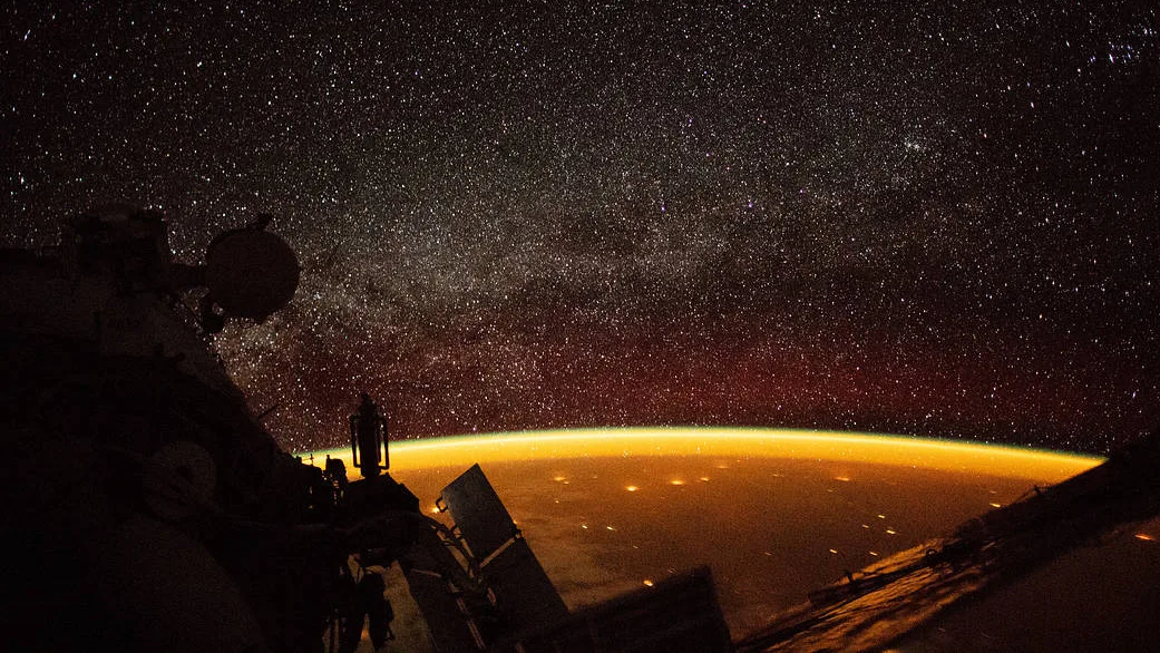 Airglow iss057e035382 NASA