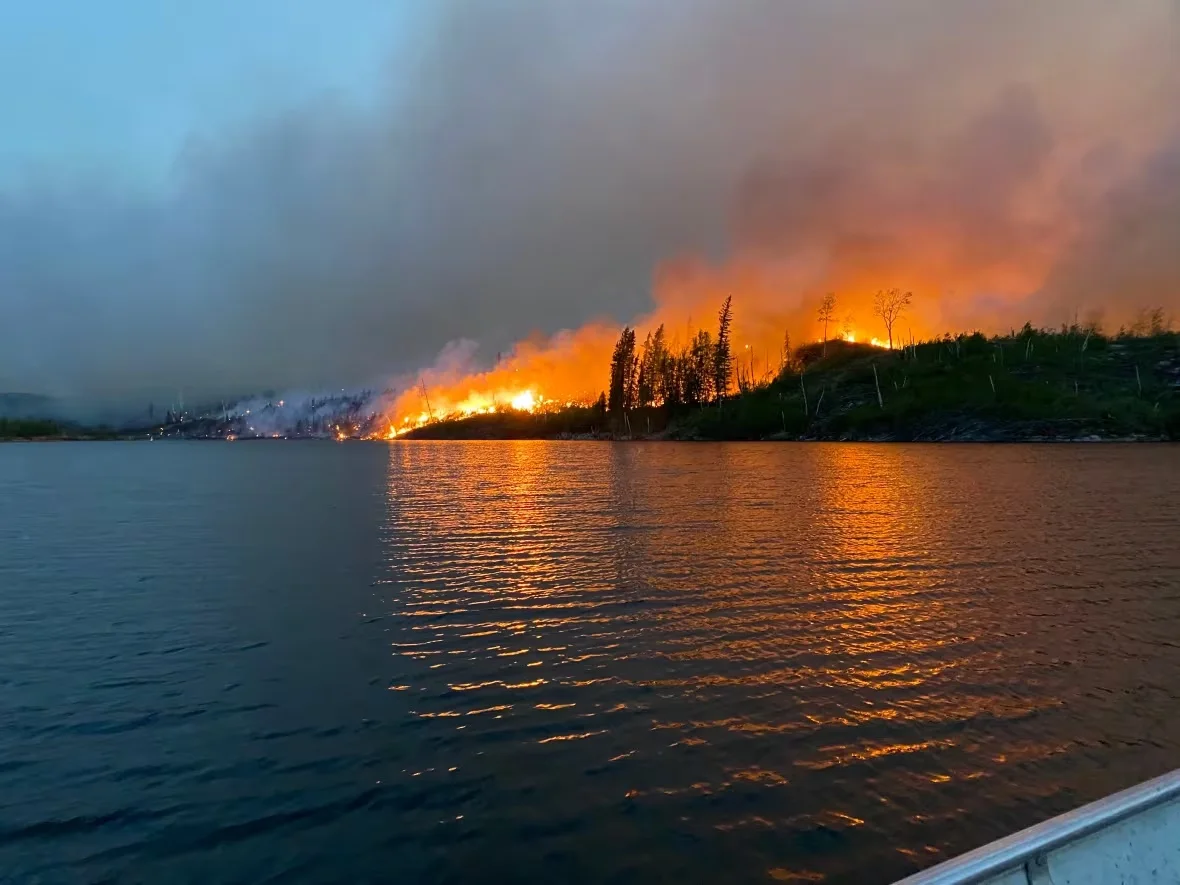 besnard-lake-fire/Submitted by Trevor Phenix via CBC
