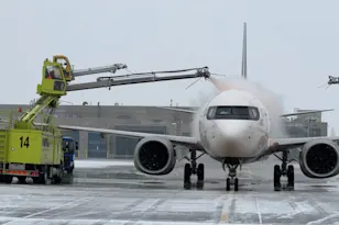 Le Québec, leader du recyclage de glycol dans les aéroports