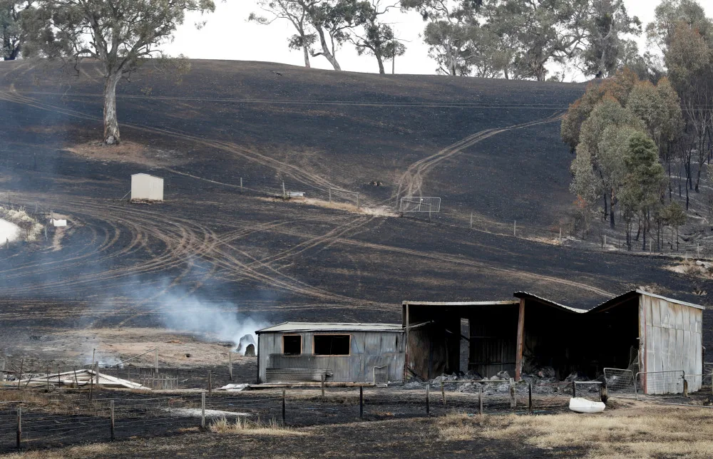 Australian firefighters access badly burned towns