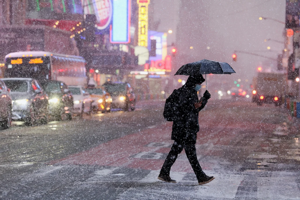New York City snow/ REUTERS/Brendan McDermid