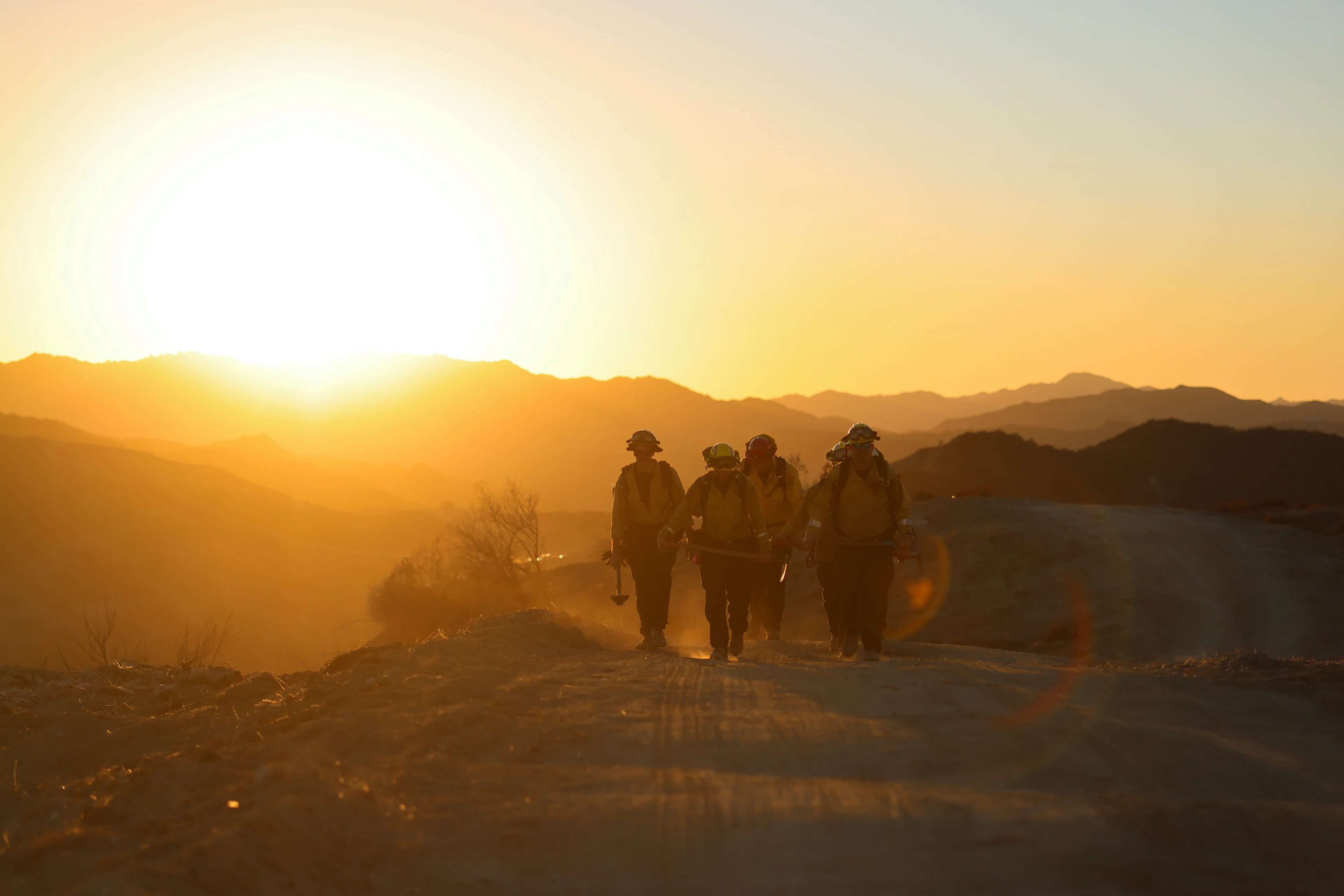 REUTERS - CALIFORNIA FIREFIGHTERS2 - JAN16