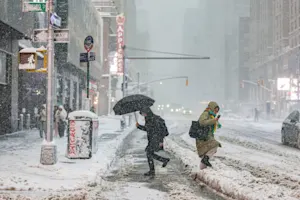 U.S. Northeast slammed by powerful nor'easter, with some areas seeing up to 90 cm of snow
