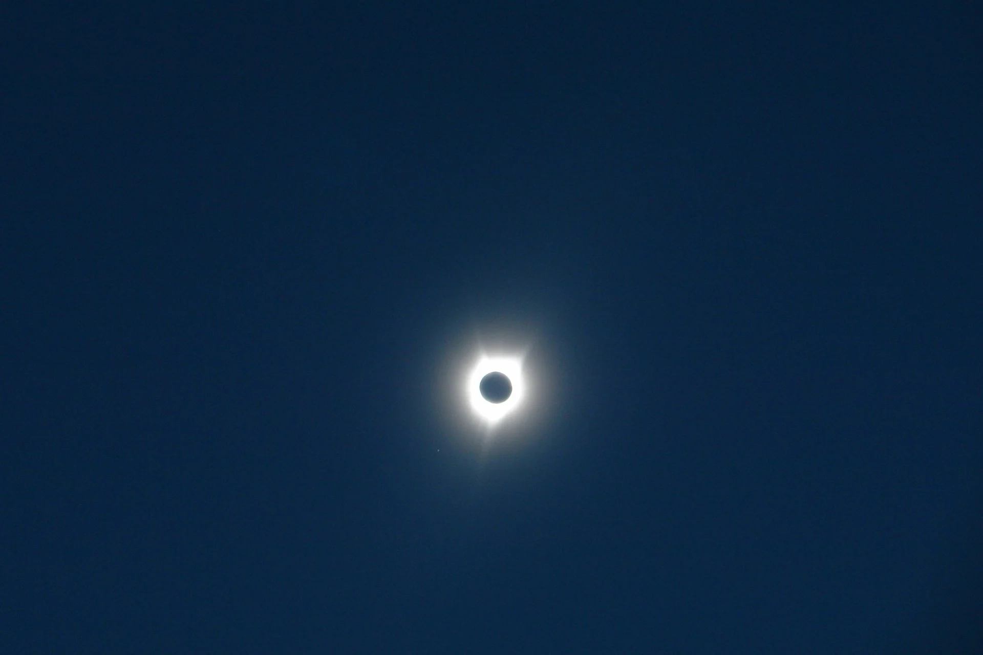 Le véritable danger lors de l'éclipse, le voici