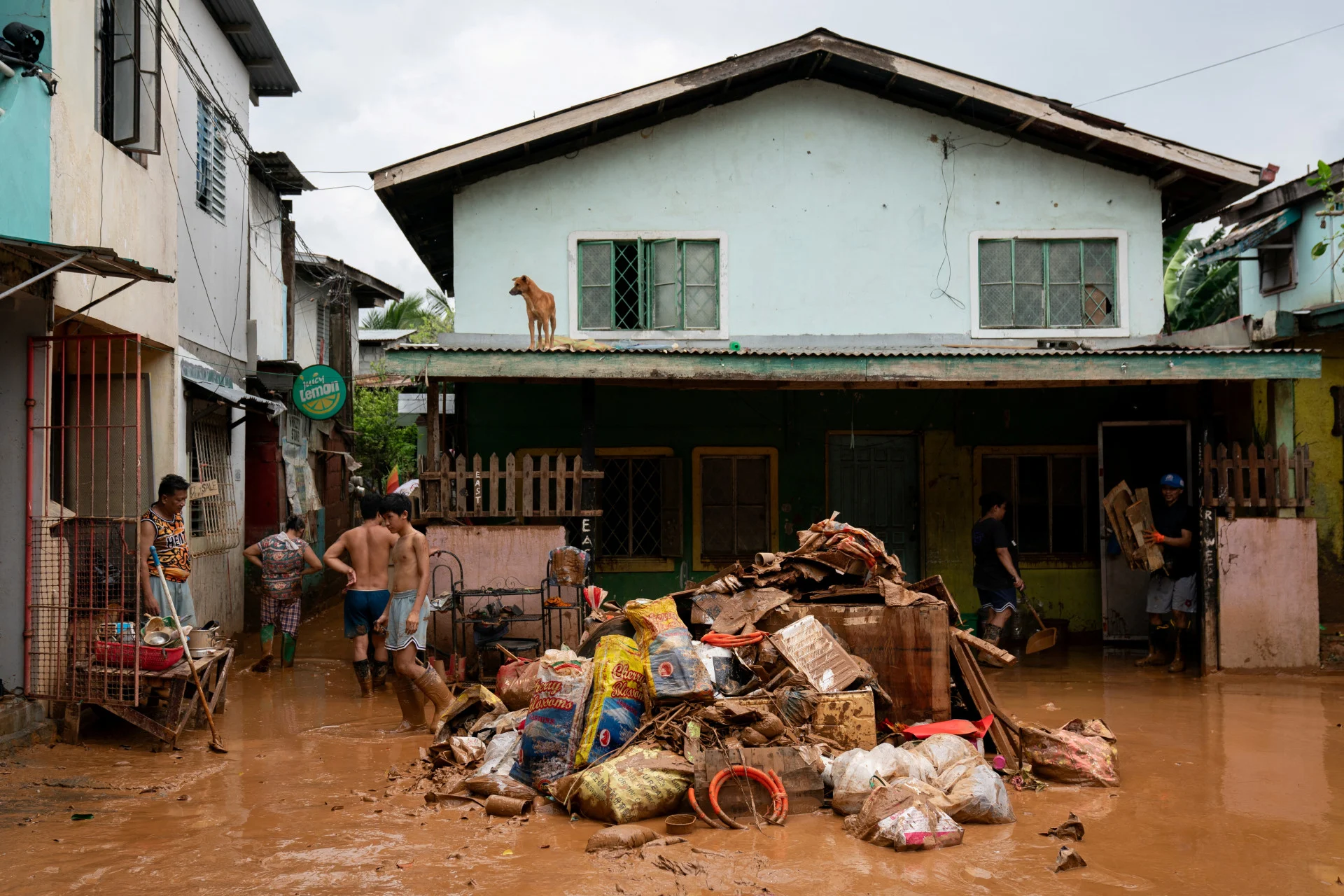 Reuters: Residents clean their house following the floods brought by Typhoon Gaemi, in San Mateo town, Rizal province, Philippines, July 25, 2024. REUTERS/Lisa Marie David