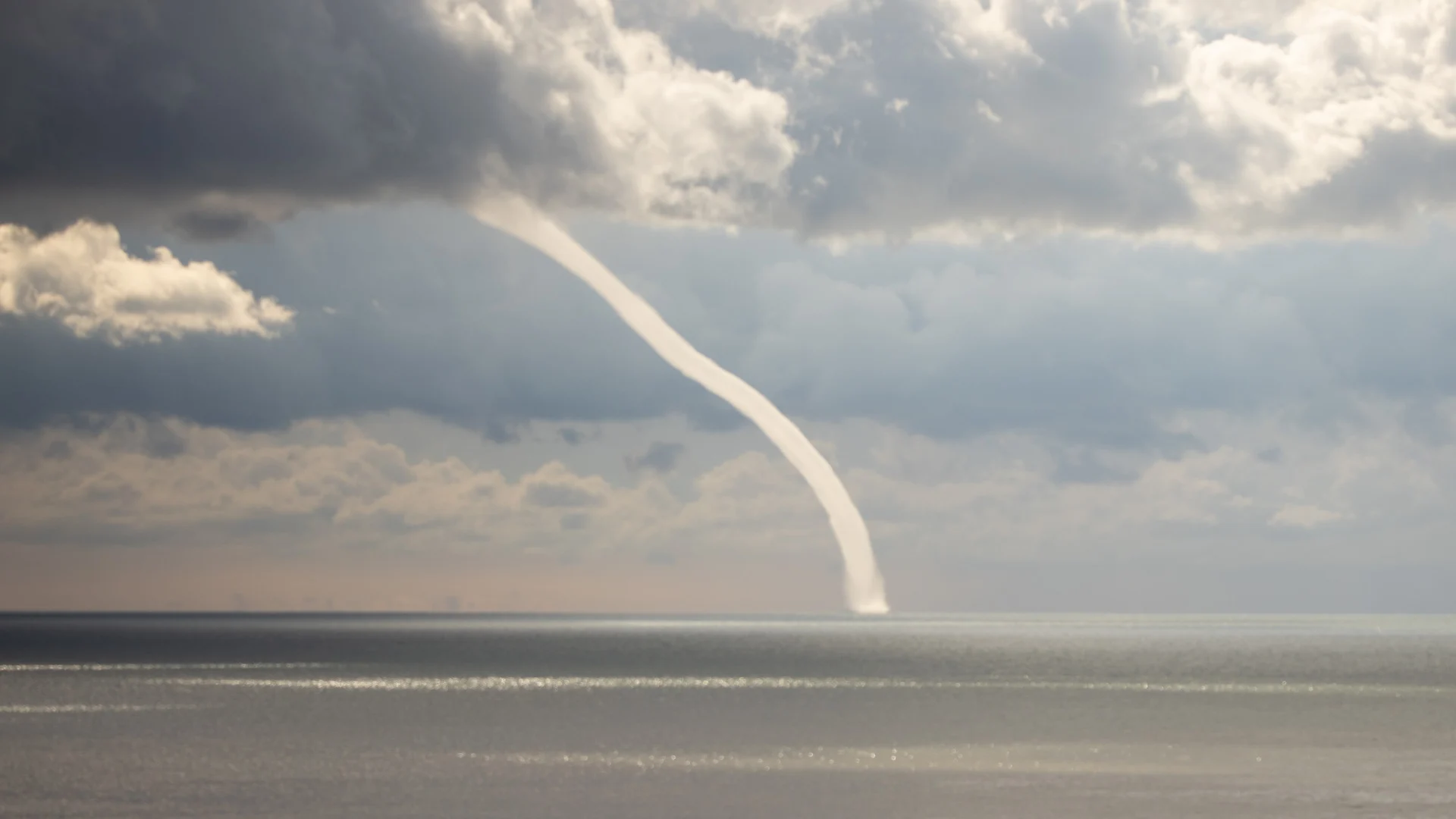 Active weekend threatens Ontario with storms, rain, waterspouts