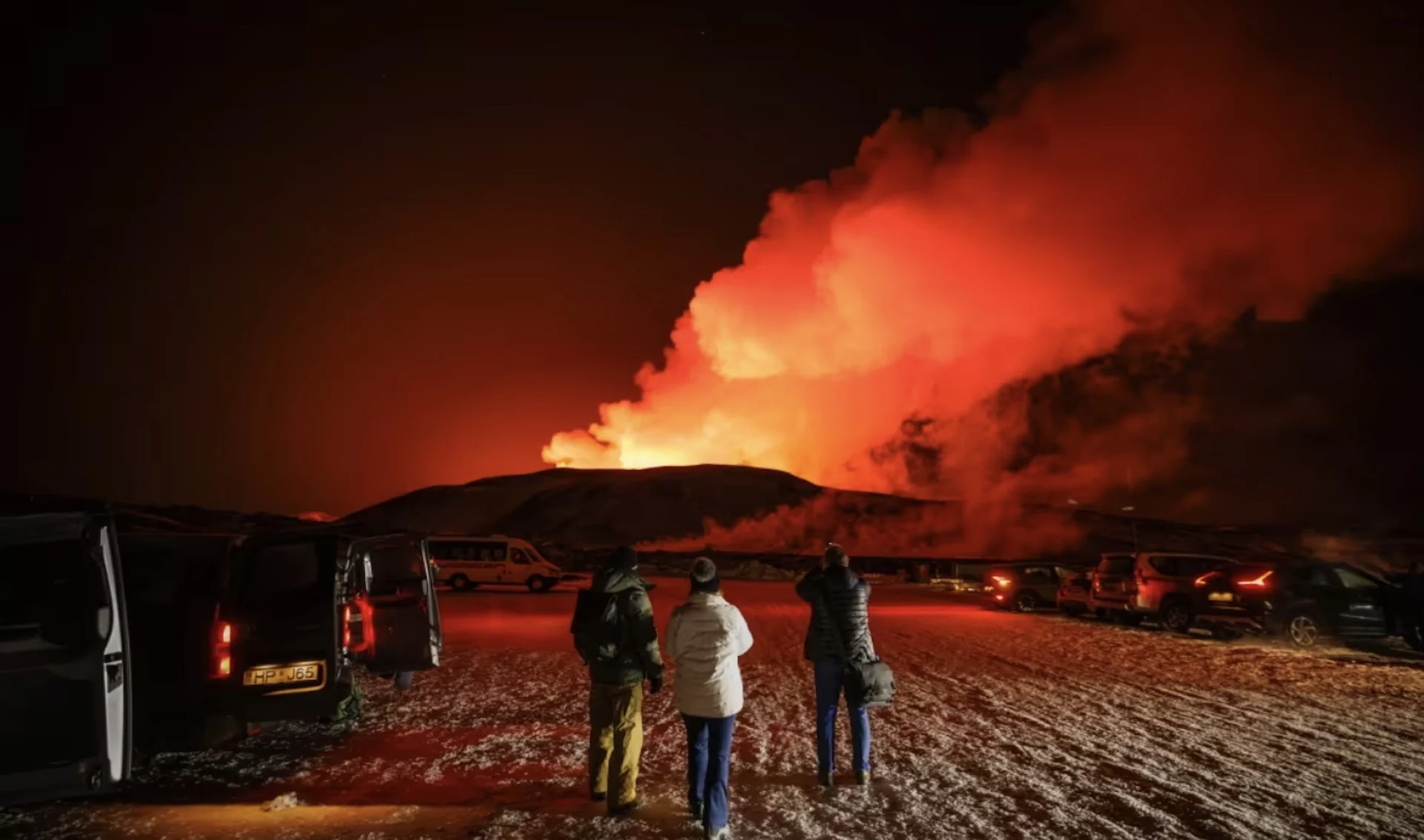 Iceland volcano/Paul Zizka via CBC