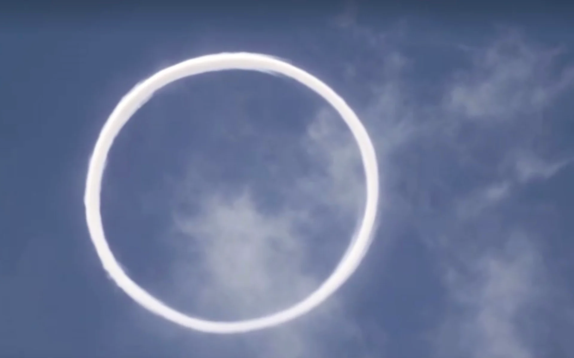 Des anneaux dans le ciel créent un spectacle envoûtant MétéoMédia