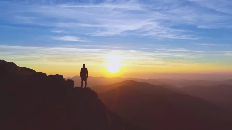 hiking- GettyImages-1148587647