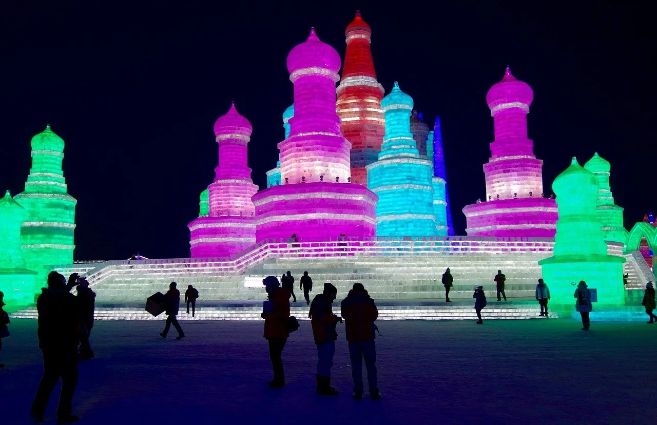 EN IMAGES : Un magnifique village entièrement fait de glace voit le jour