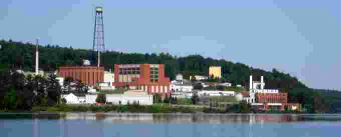 Chalk River Laboratories seen from Ottawa River, Ontario. (Padraic Ryan/ Wikimedia Commons) (CC BY-SA 3.0)