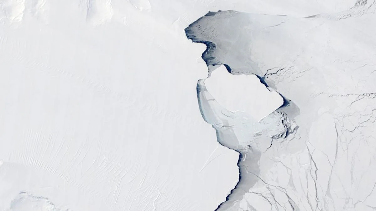 Iceberg nearly 3x the size of Toronto just broke off Antarctica