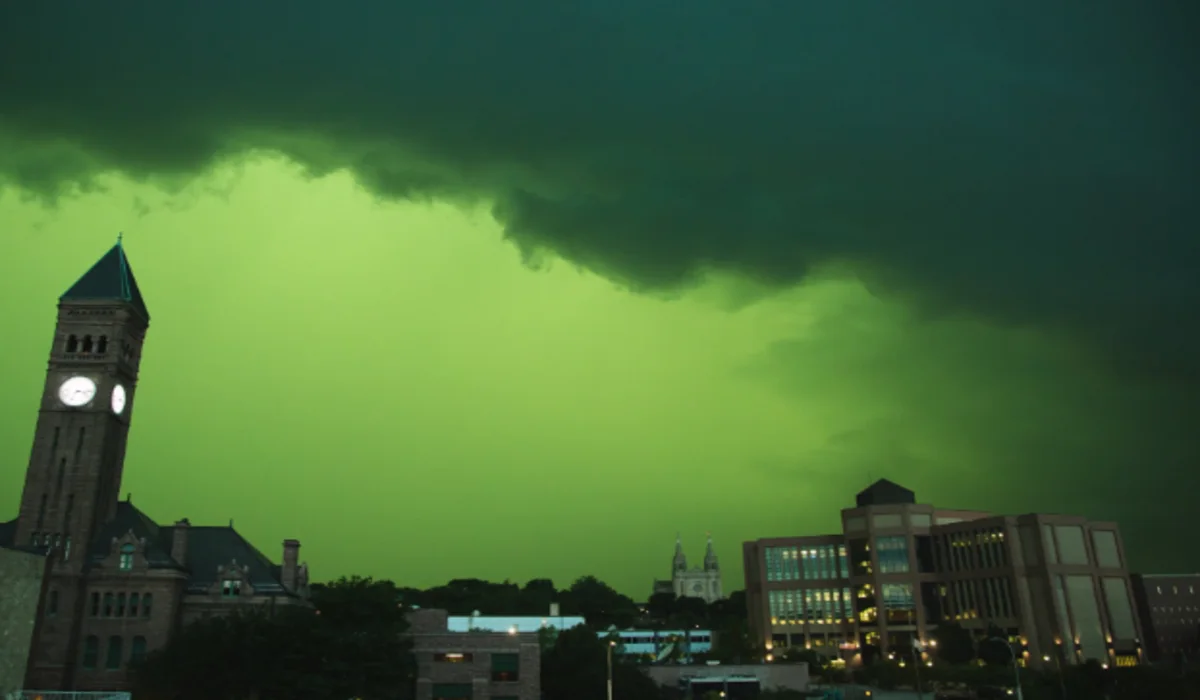 À VOIR : Un ciel a viré au vert après une tempête