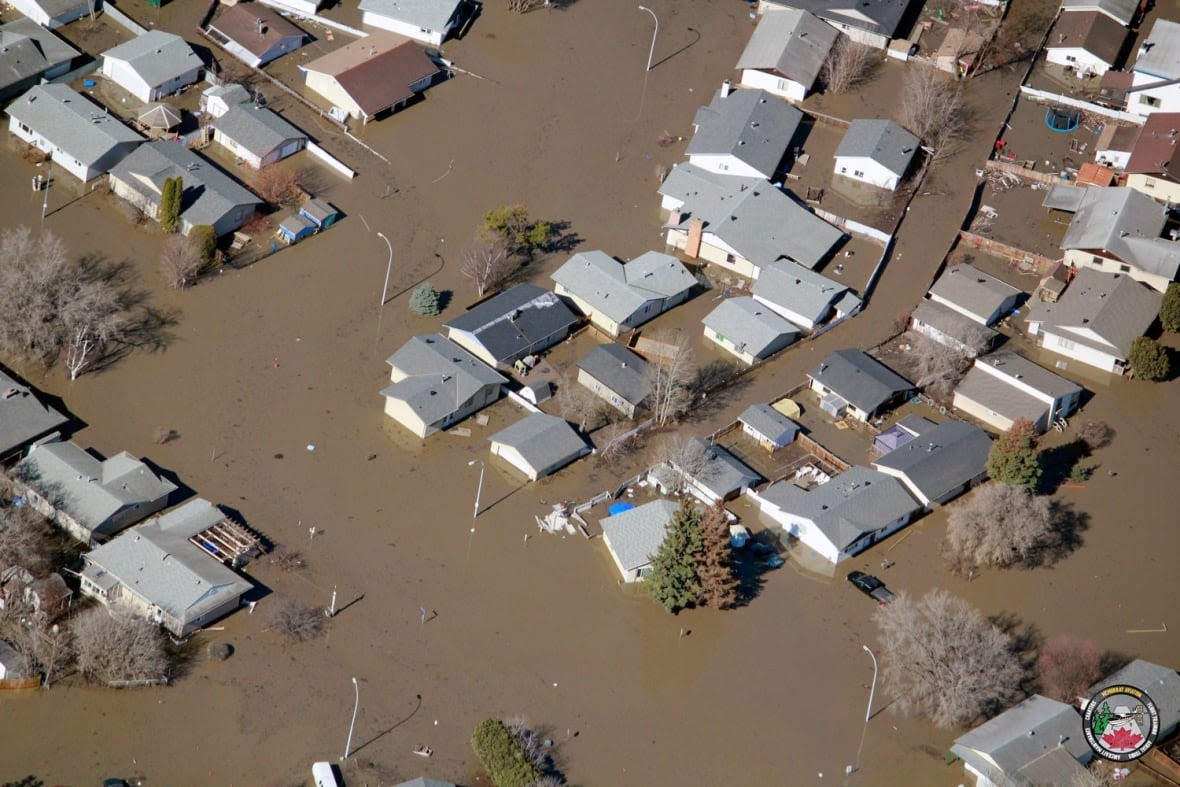 Most evacuation orders lifted as Fort McMurray floodwaters recede - The ...