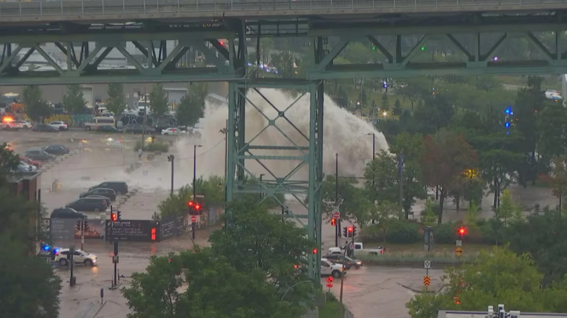 Water main break submerges downtown Montreal streets, causes traffic chaos