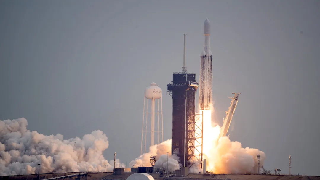 After weather delay, NASA Psyche launches to explore a $10 trillion ...