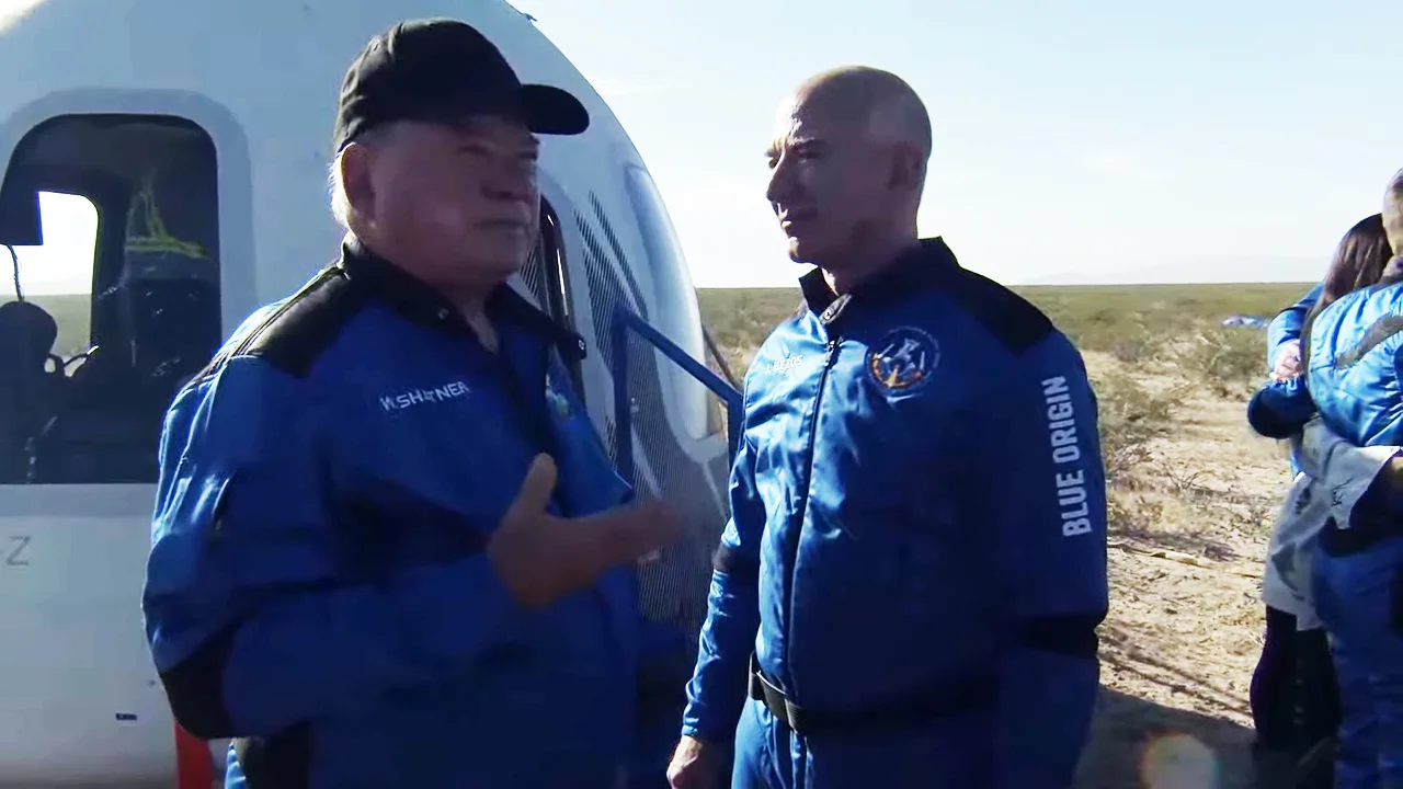 William-Shatner-Landing-Blue-Origin-Oct13-2021