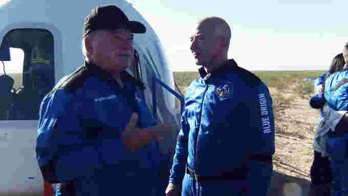 William-Shatner-Landing-Blue-Origin-Oct13-2021