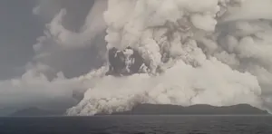 Un volcan sous-marin chamboule l’atmosphère. Détails ici.