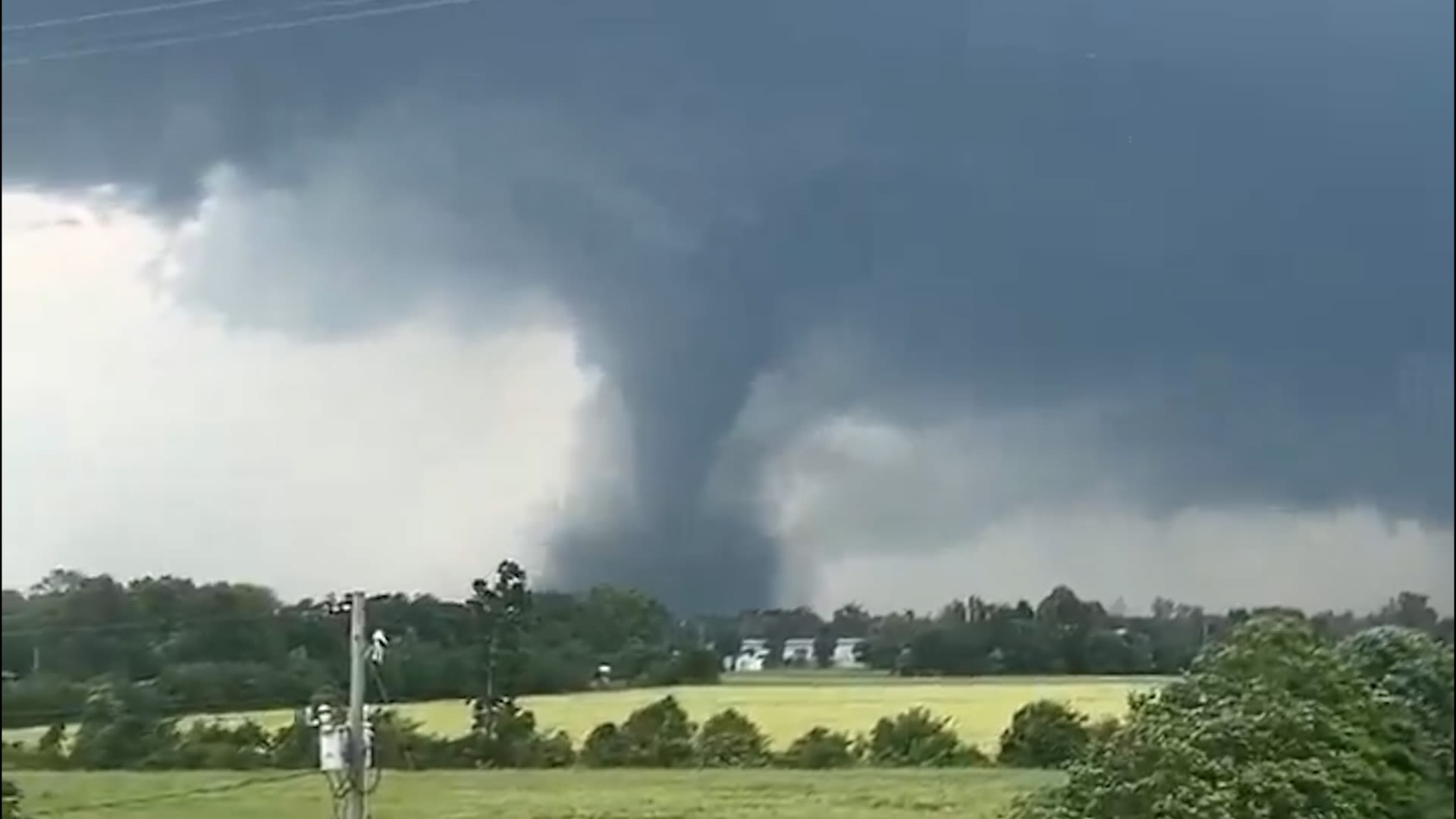 Tornades Et Orages Violents Au Moins 28 Morts Aux tats Unis M t oM dia tornades-et-orages-violents-au-moins-28-morts-aux-tats-unis-m-t-om-dia