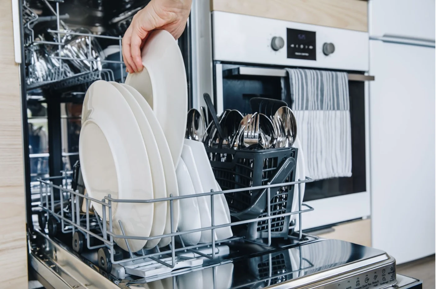 Getty Images: Dishes in the dishwasher