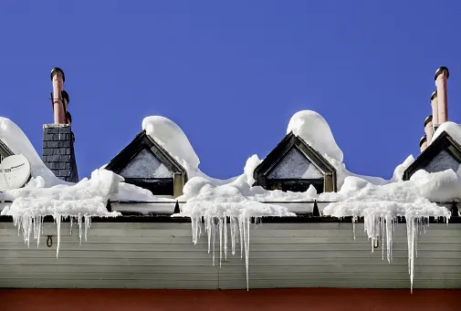 Early warning signs that your roof may collapse from snow