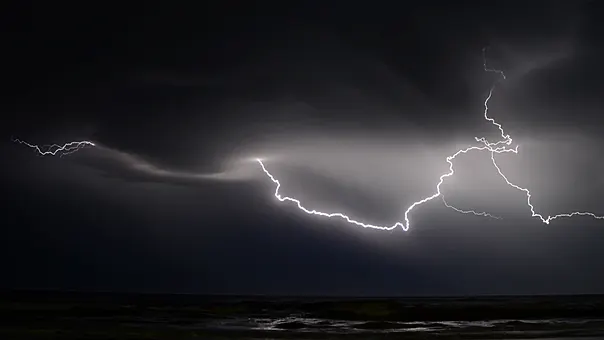 thunderbolt-1905603 340