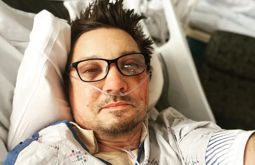 Jeremy Renner posts first selfie after snow plow accident