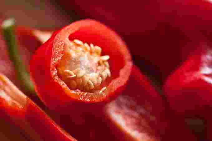 cayenne-pepper-chillies-close-up-35010